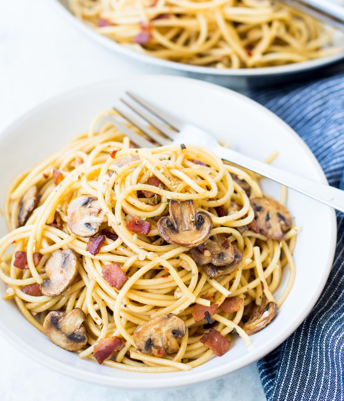 Garlic Mushroom Spaghetti With Bacon - The flavours of kitchen