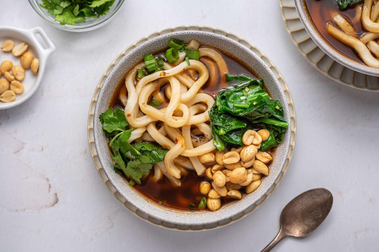 Vegetarian Japanese Udon Noodle Soup Recipe