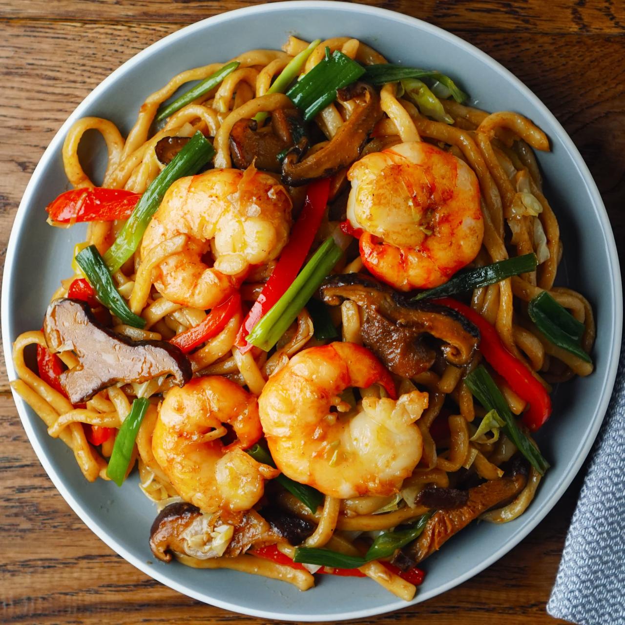 Shanghai Noodles with Prawns - Khin's Kitchen | Chinese Cuisine