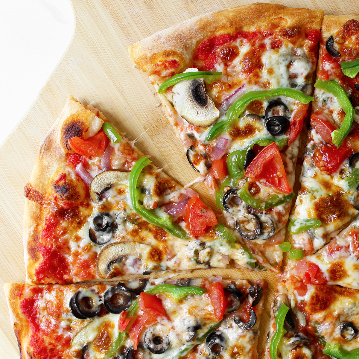 The Best Veggie Supreme Pizza  – Thursday Night Pizza
