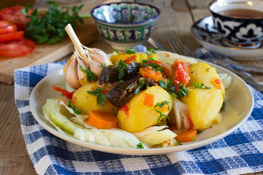 Vegan version of Uzbek vegetable stew - dimlama Stock Photo | Adobe Stock