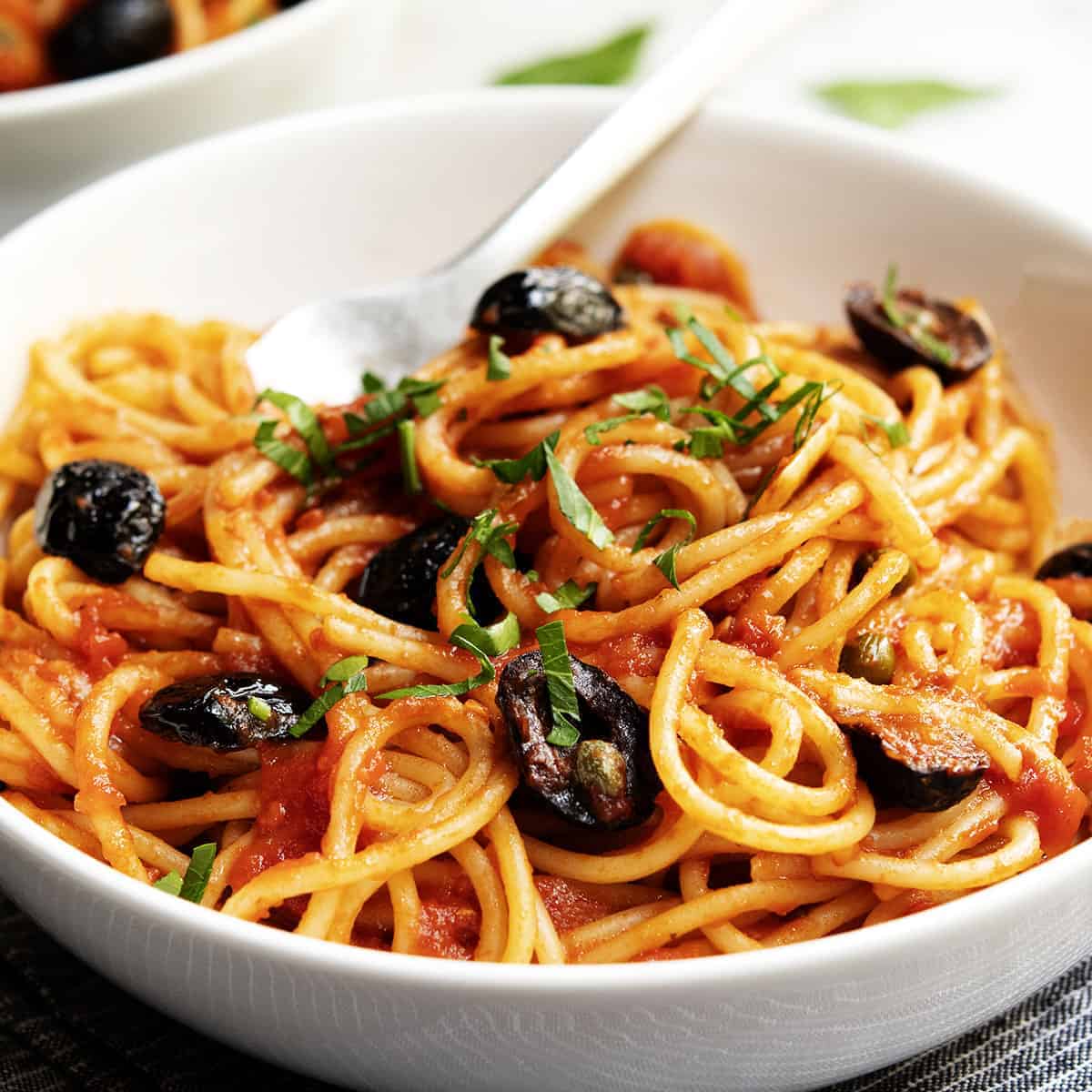 Spaghetti alla Puttanesca - Pinch and Swirl